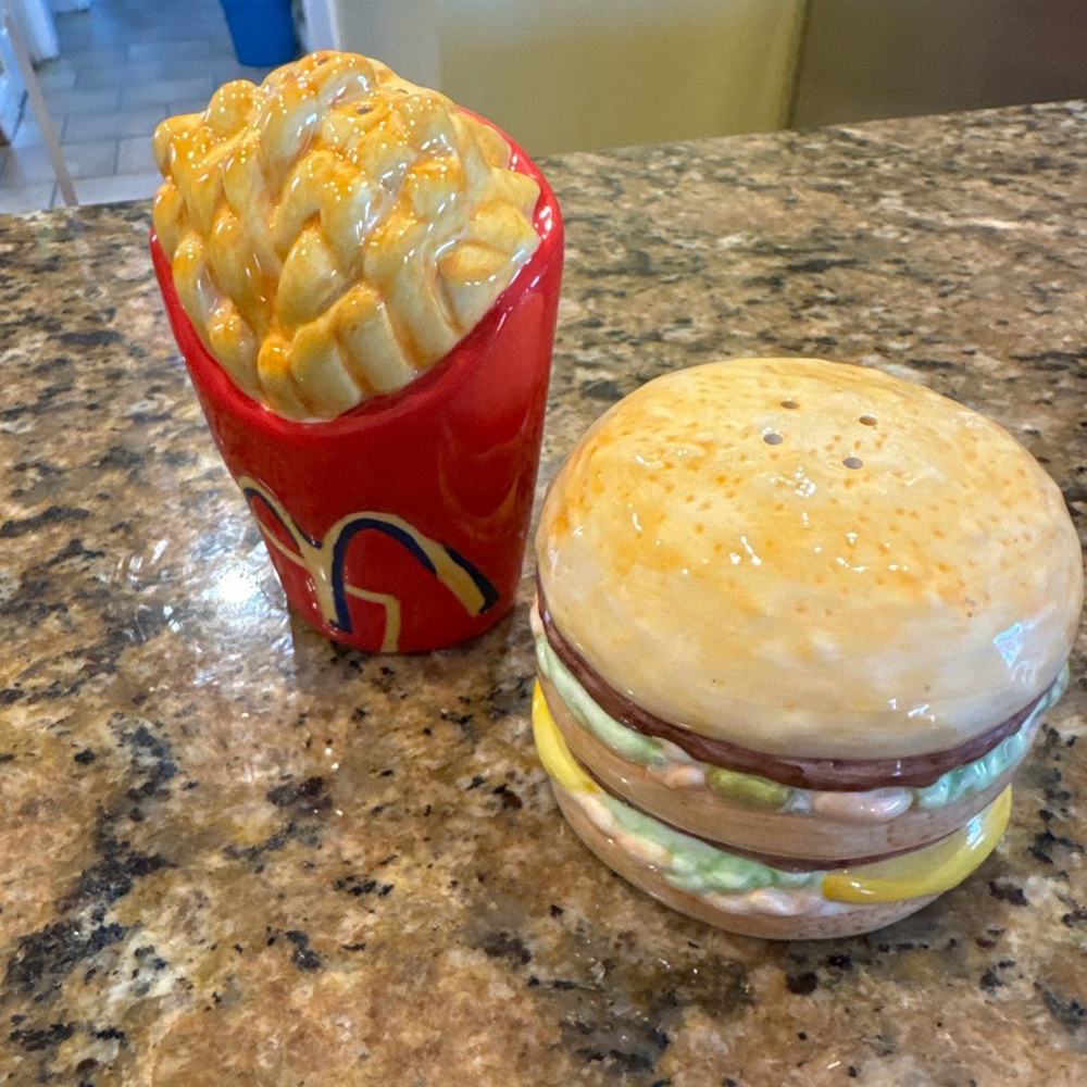 NEW McDonald's Big Mac Burger  & French  Fry  Fries Salt & Pepper Shaker Set